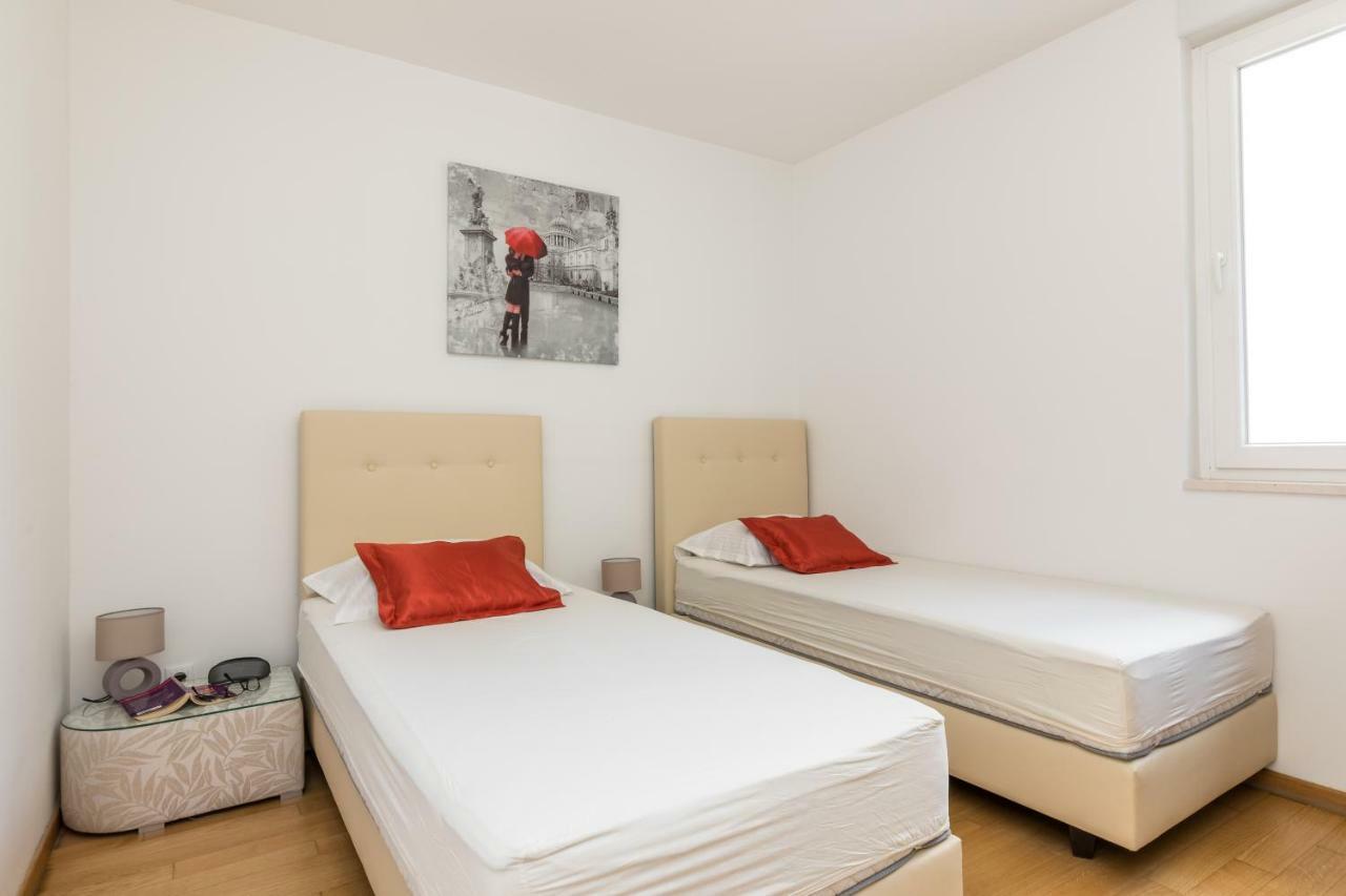 Apartment Marcela With Private Parking Split Exteriör bild