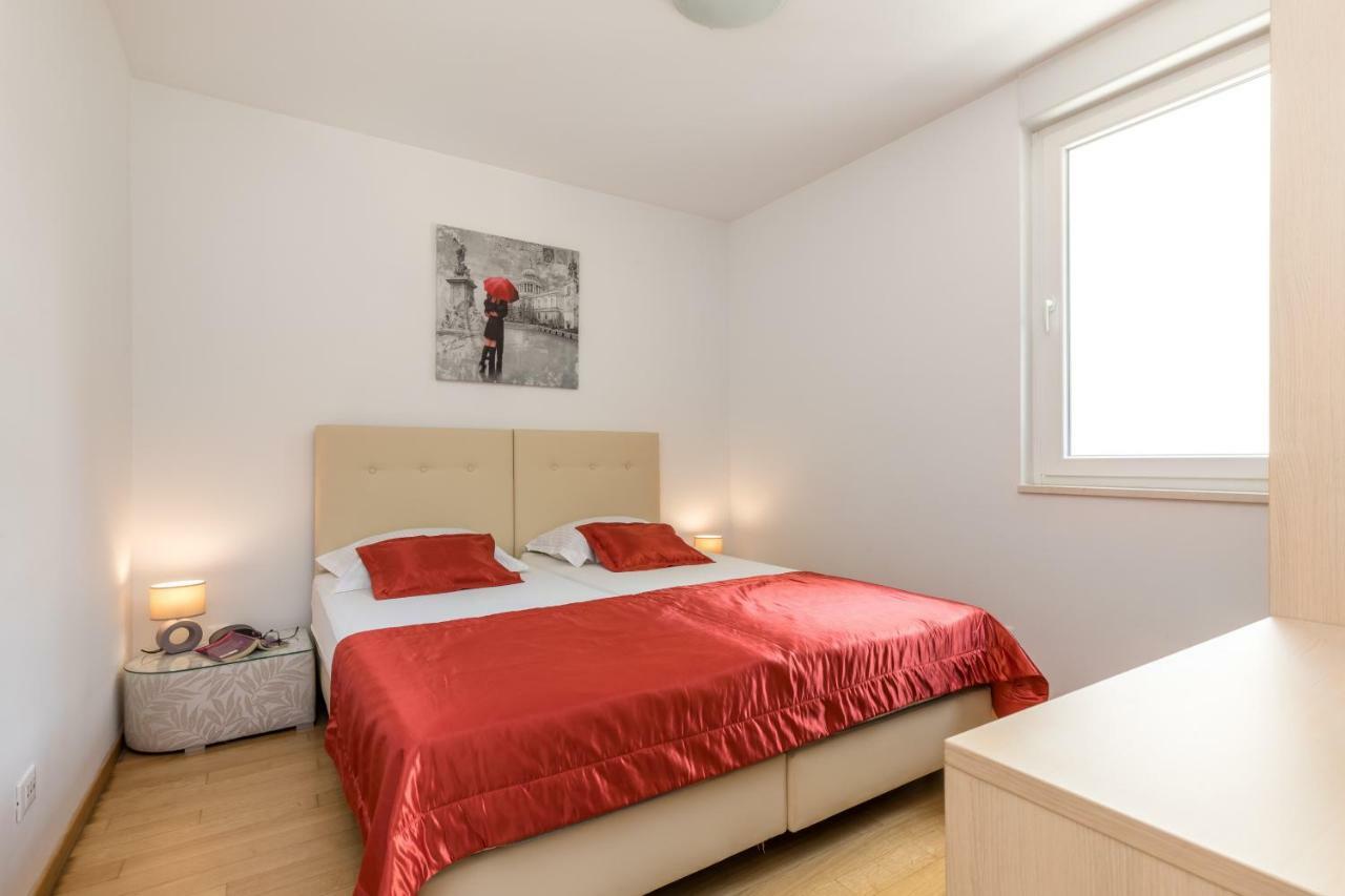 Apartment Marcela With Private Parking Split Exteriör bild